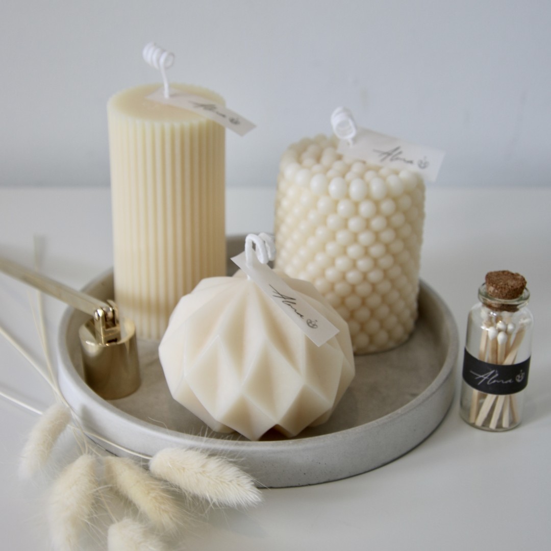 pearl-cilindrical-pillar-and-diamond-candles-