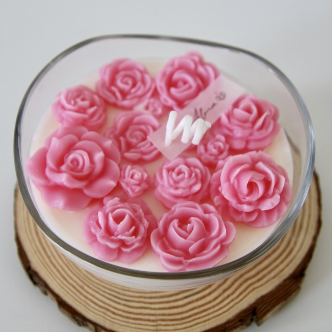 blooming-roses-candle